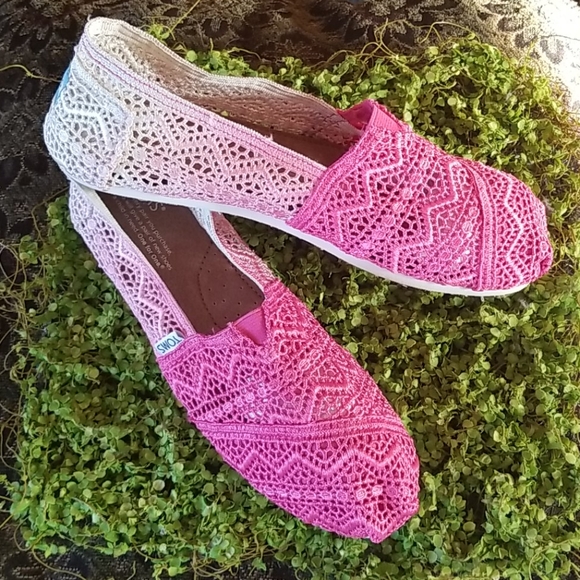 Toms Shoes - Tom's Pink Ombre Ribbon Wrap Crochet Beach Flats